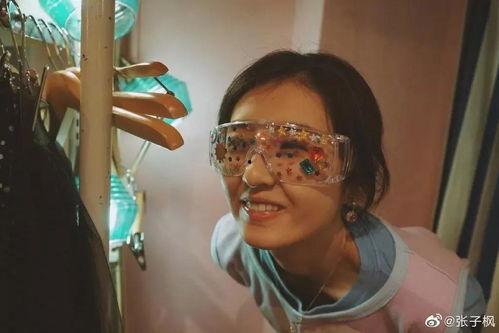 黑料门独家爆料吃瓜在线眼镜妹,眼镜妹成吃瓜焦点，揭秘网络热议背后的真相