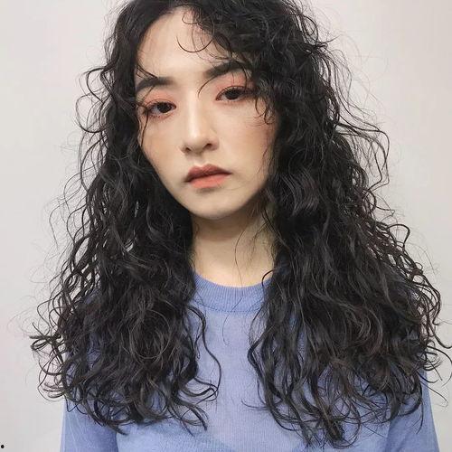 明星网红半披卷发,明星网红引领时尚新潮流