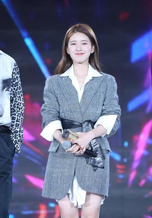 明星网红气质差距太大,明星与网红的鲜明对比