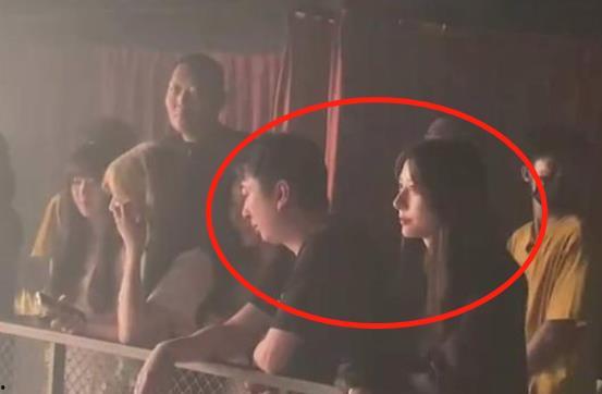 吃瓜群爆料网红是谁女的,吃瓜群爆料揭示神秘女性网红真容