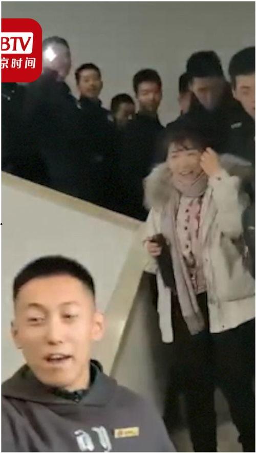 模仿明星网红直播视频,跟随明星脚步，体验直播带货新风尚